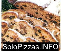 Foto acomodando una masa de tarta en el molde