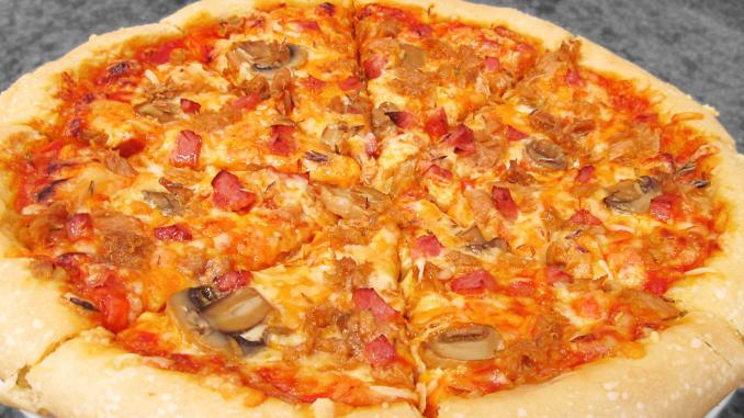 Pizza de atun jamon cocido y champinones