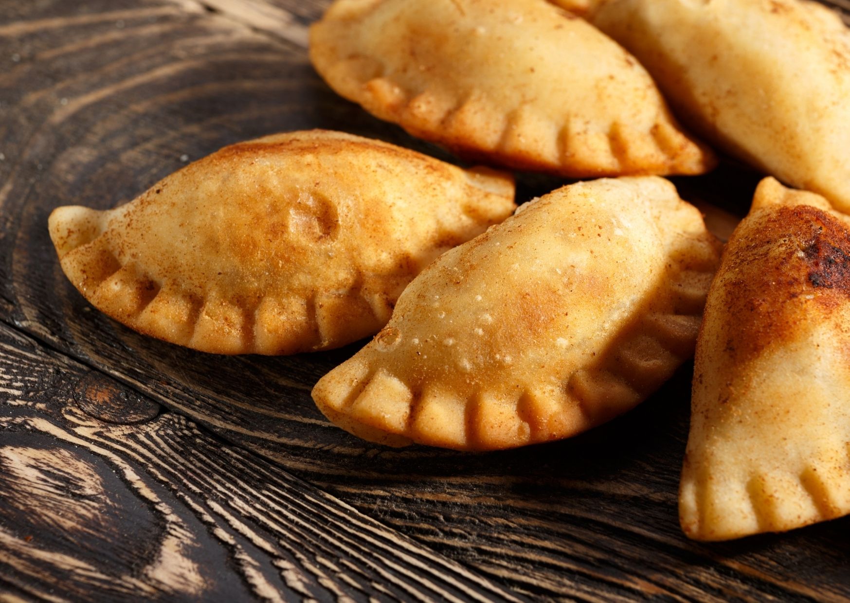 Empanadas de choclo/maíz/elote con aceitunas y panceta