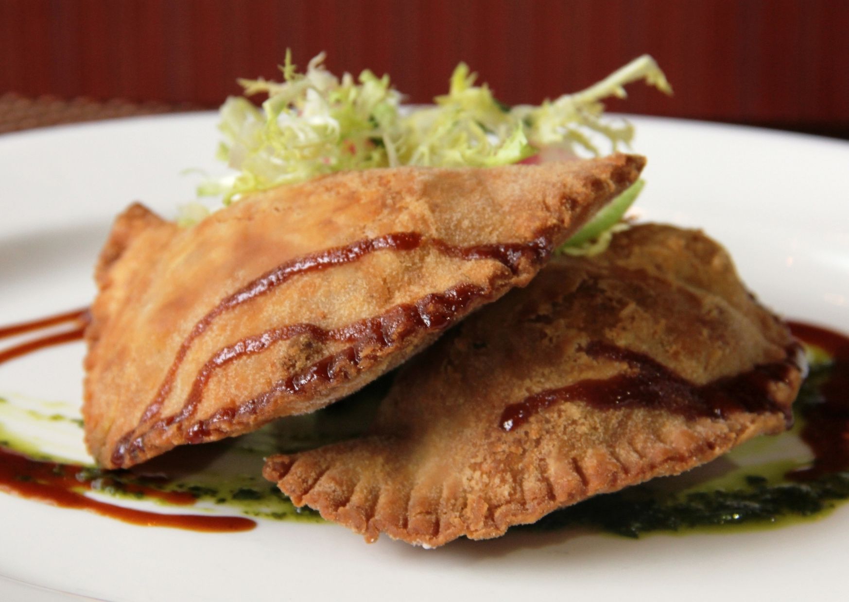 Empanadas de mariscos con arroz, mejillones y almejas