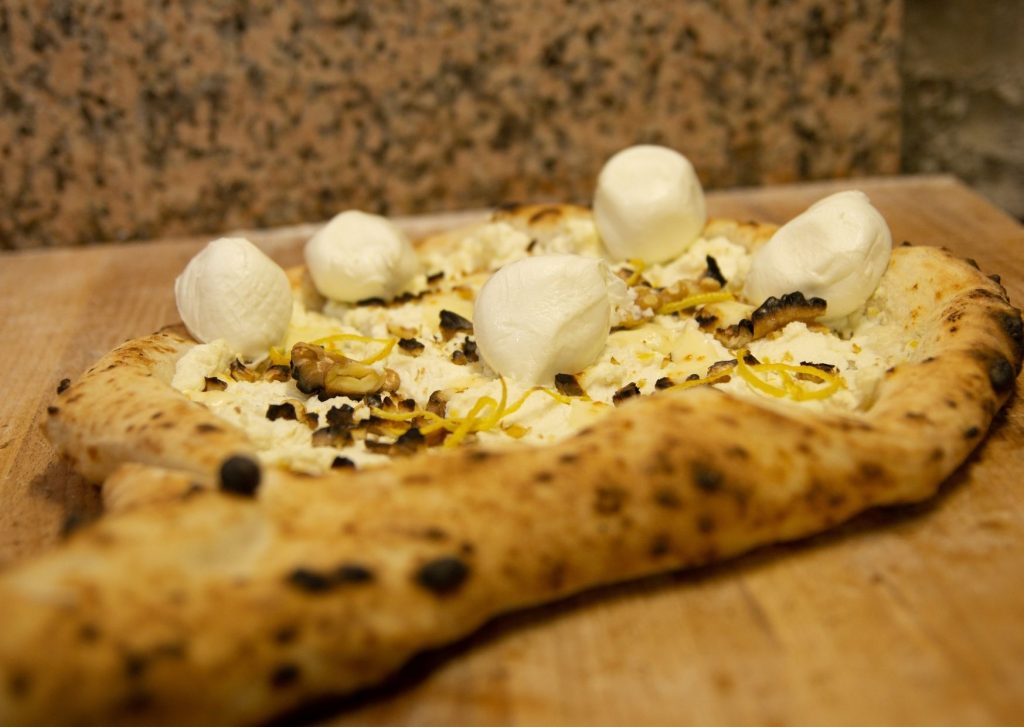 Pizza de ricota y queso gorgonzola