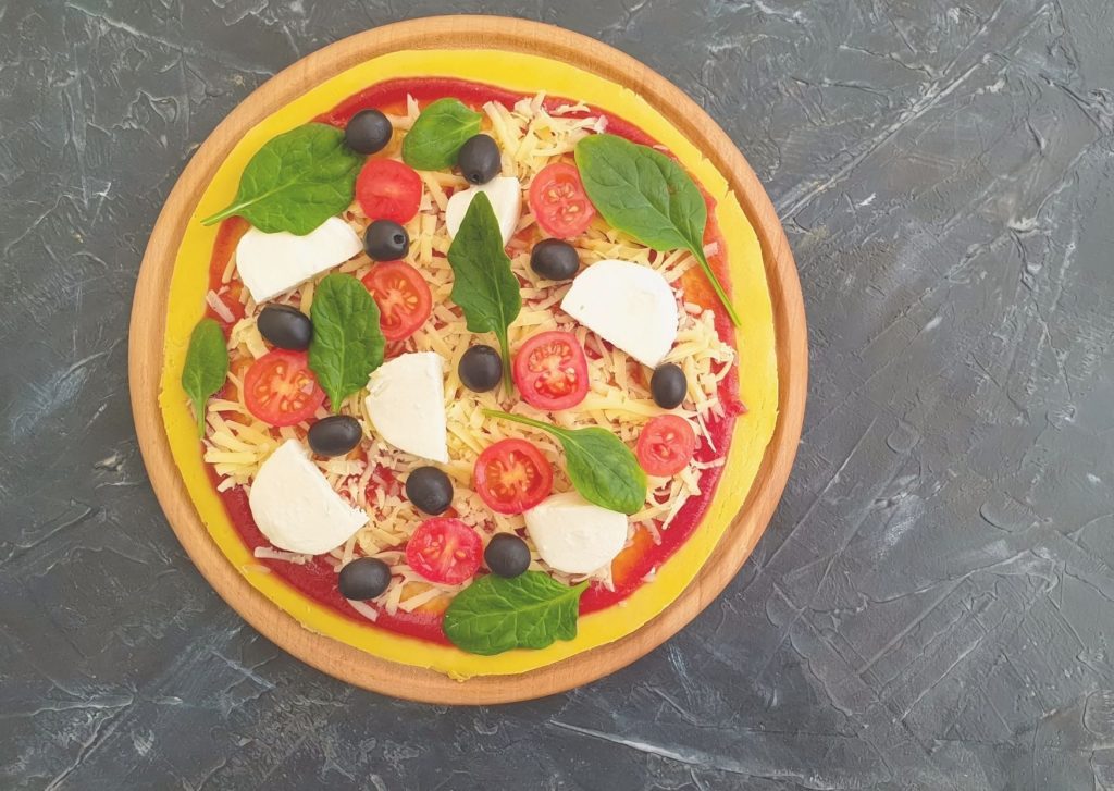 Pizza picantona con cubierta en crudo